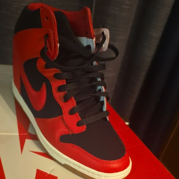 Nike Red and Black Women's Shoes - Picture 3 of 5